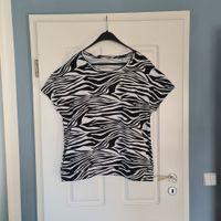 Tchibo Shirt gestreift schwarz weiß Zebra kurzer Arm Gr. 48|50 Sachsen-Anhalt - Magdeburg Vorschau