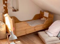 Kinder- / Jugendbett aus Echtholz, restauriert, antik Bayern - Grafing bei München Vorschau