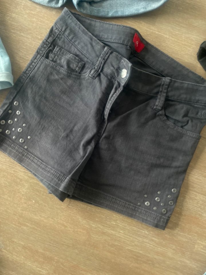 ‼️ Shorts, kurze Hosen, Jeans, Latzhose, Gr. 32-36‼️ in Wiesmoor