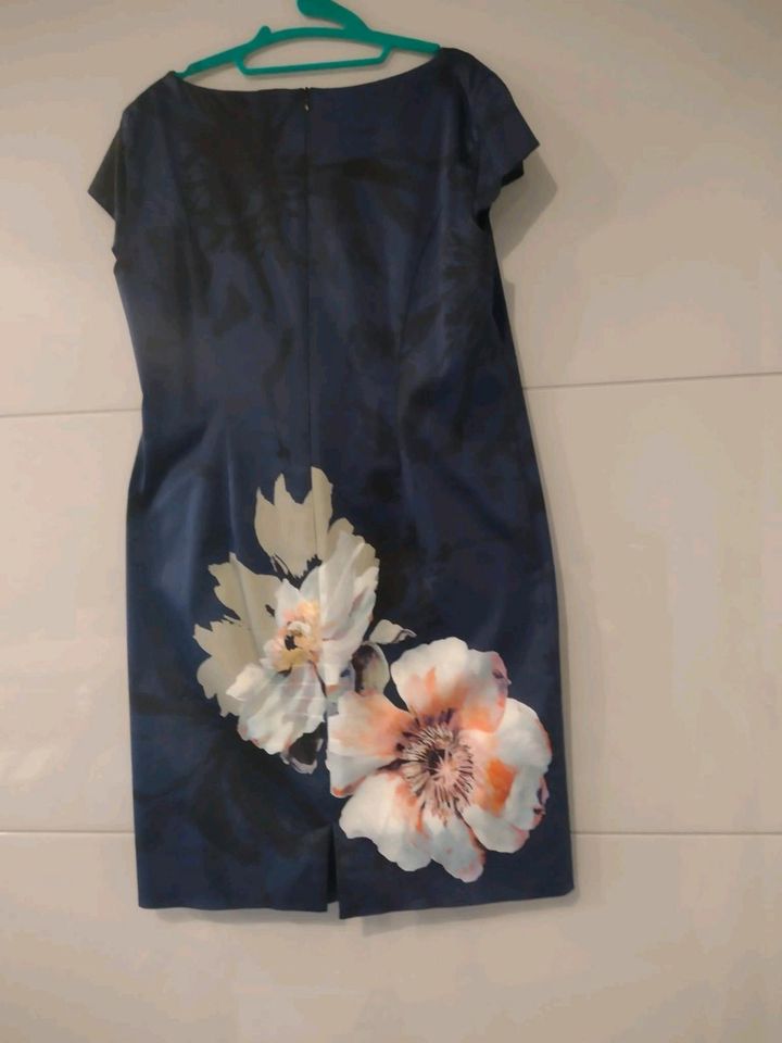 Kleid Vera Mont Gr. 46 dunkelblau *einmal getragen* in Iserlohn