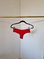 Brazilian V-shape Vixon in Rot von Hunkemöller in S Köln - Nippes Vorschau