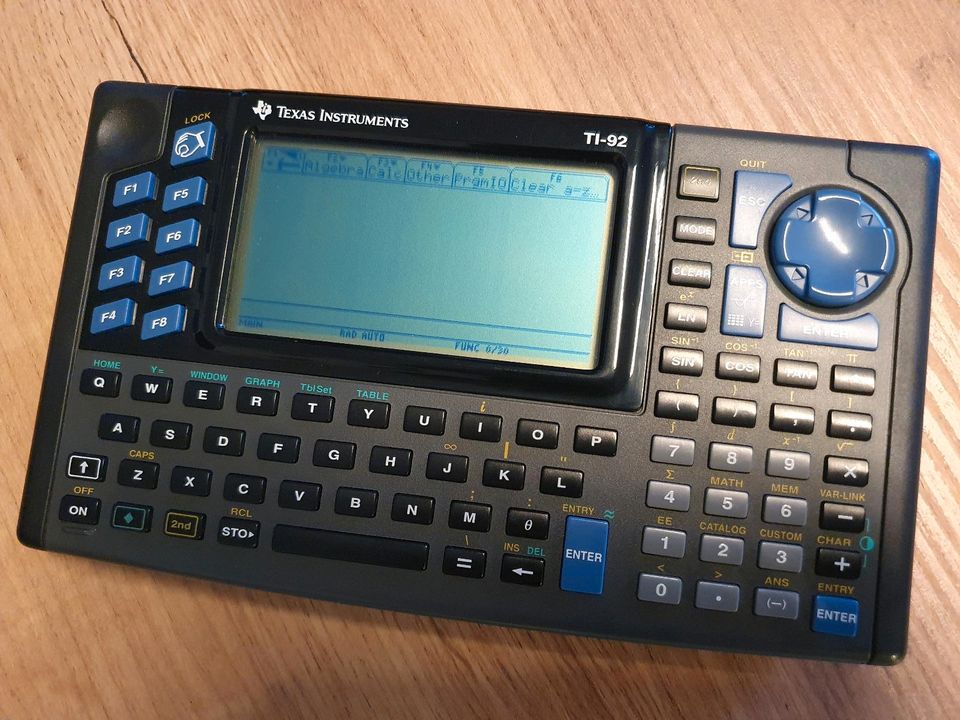 Texas Instruments TI-92 - grafischer Taschenrechner - in OVP in Wolfsburg