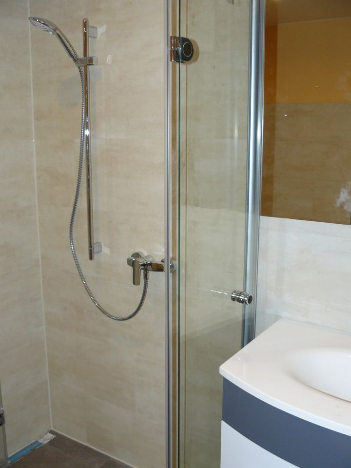 Dusche mit Eckeinstieg, Türen wegklappbar, ca 1100x900, unbenutzt in Ostfildern