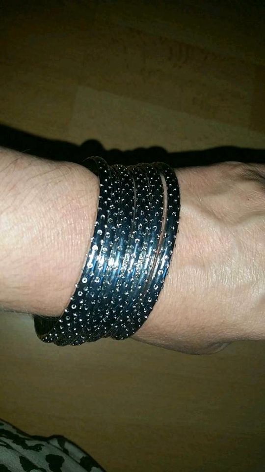 Armbänder Metall 6stück  Silber leicht stylisch modern in Rosenberg