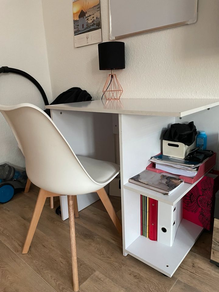 Schreibtisch, weiß, mit Stuhl , nur Abholung in Schönebeck (Elbe)