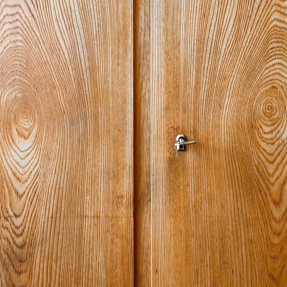 wäscheschrank schrank hellerau kommode alt vintage OH-SO-NICE in Berlin