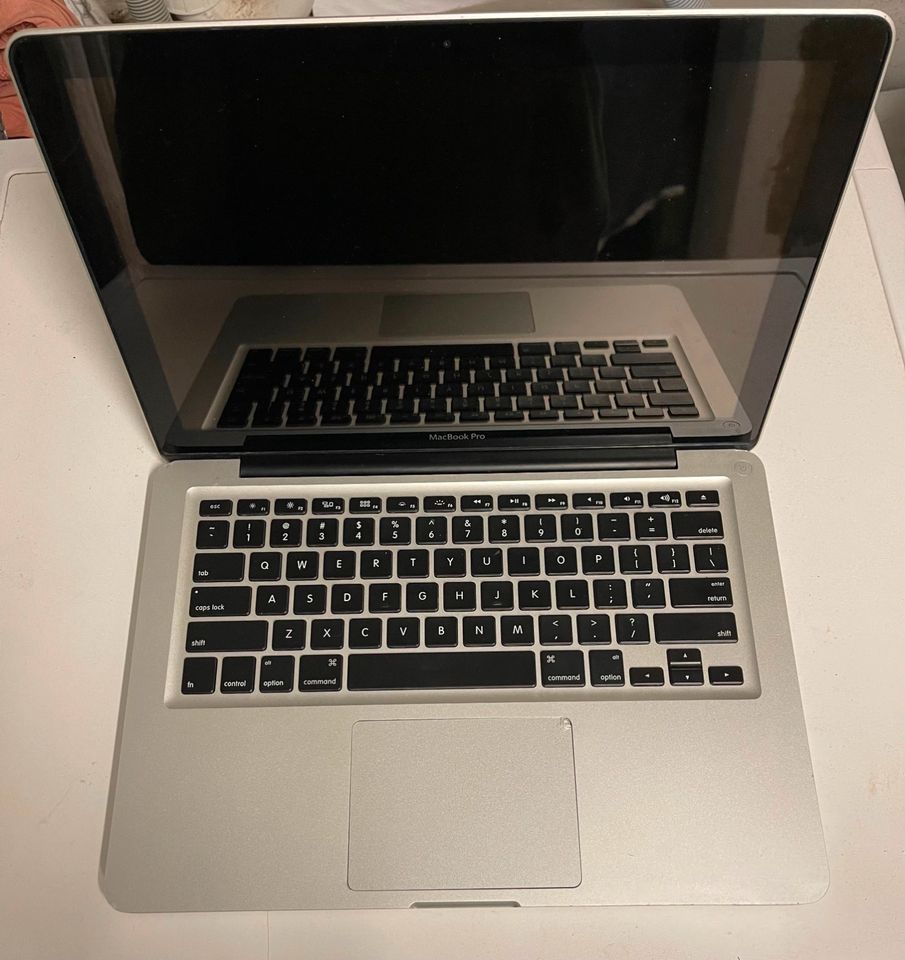 Kellerfund Macbook Pro 13 Zoll in Schellerten