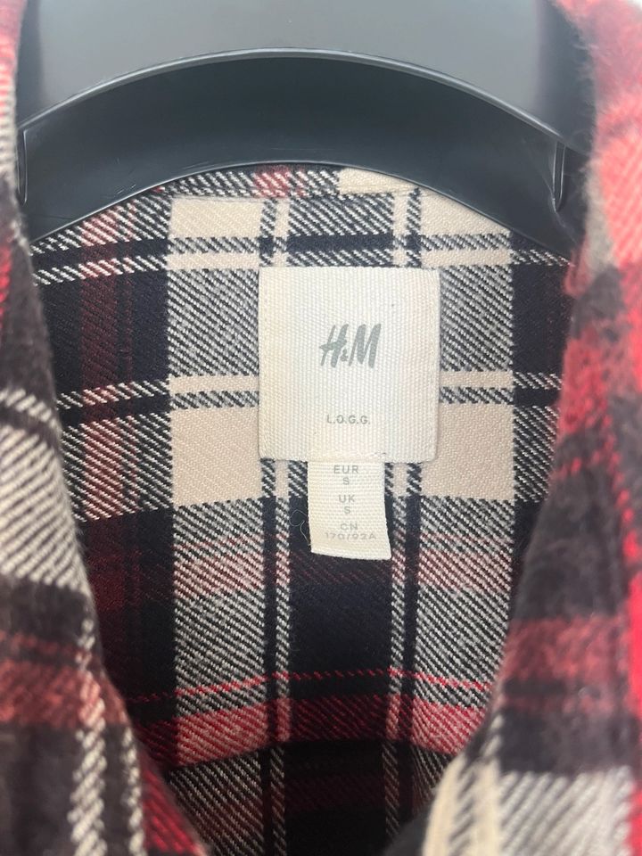 kariertes Holzfällerhemd von H&M in der Größe S in Essen