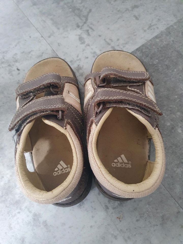 Schuhe Sandalen Sandale Größe 26 Adidas in Burgstädt