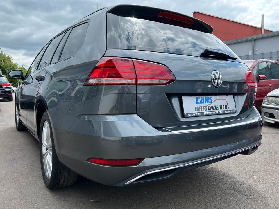 Volkswagen Golf VII Variant Highline*Sitzheizung*LED*PDC* in Schweinfurt