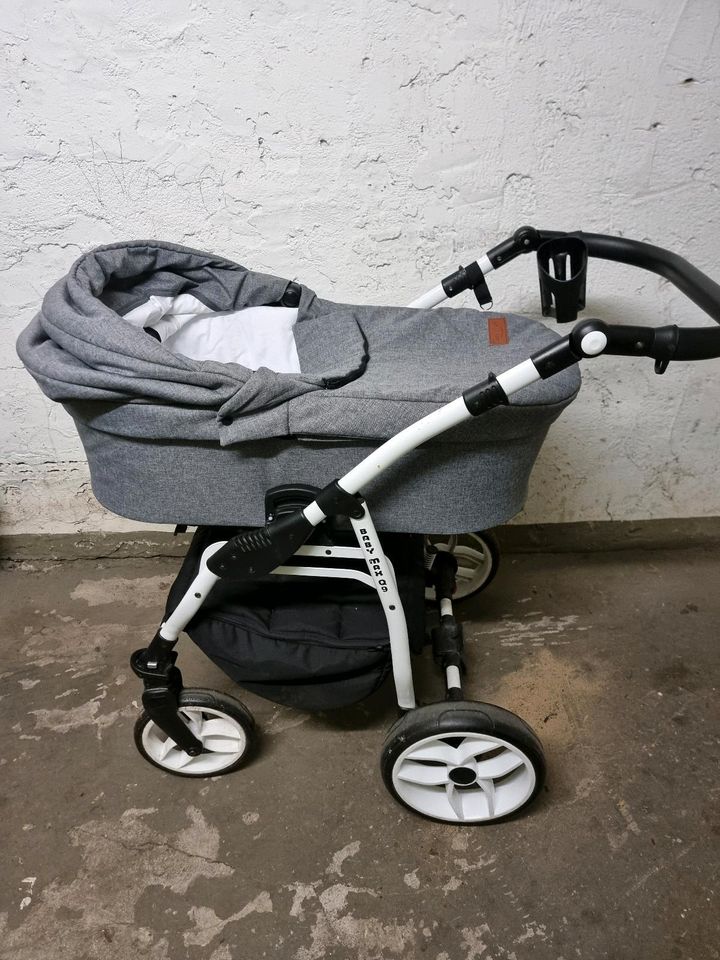 Kinderwagen 3 in 1 Combi Grau in Berlin