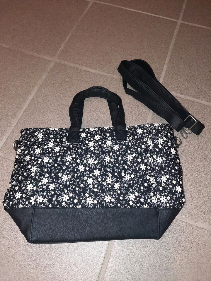 Handtasche, schwarz mit Blumen, neu in Oer-Erkenschwick