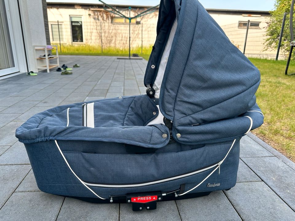 Emmaljunga Kinderwagen mit Babyschale in Nienburg (Weser)