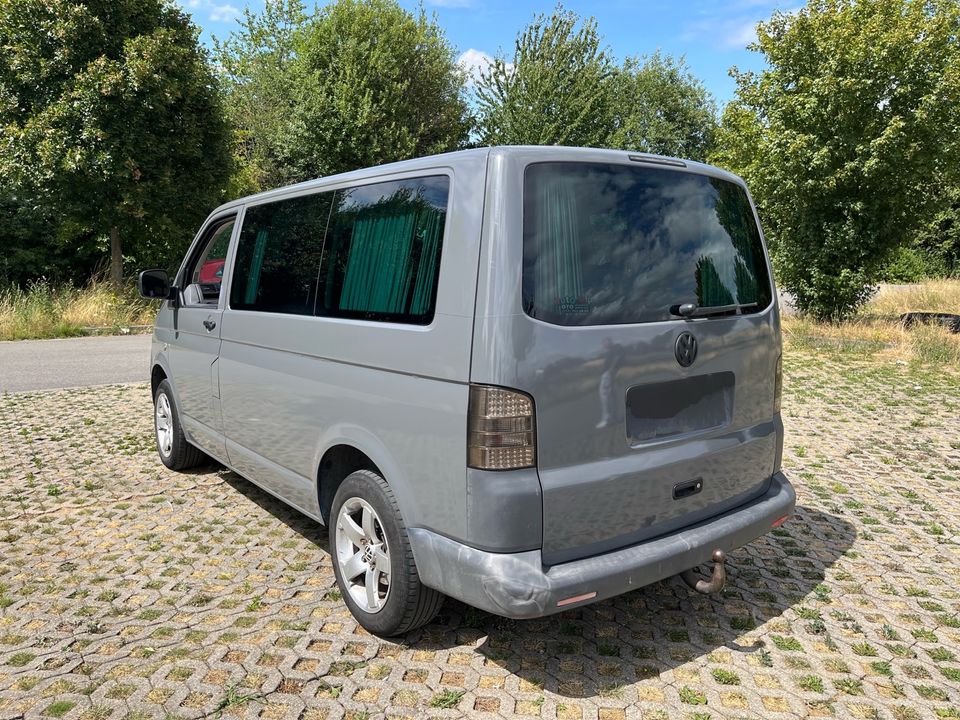 Volkswagen T5 Caravelle AHK 9 Sitzer Klima Leder vieles NEU in Würselen