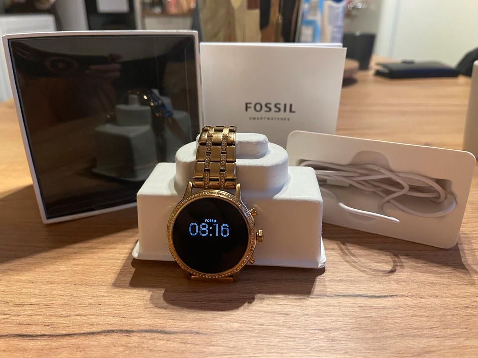 Fossil smart watch rose gold deals