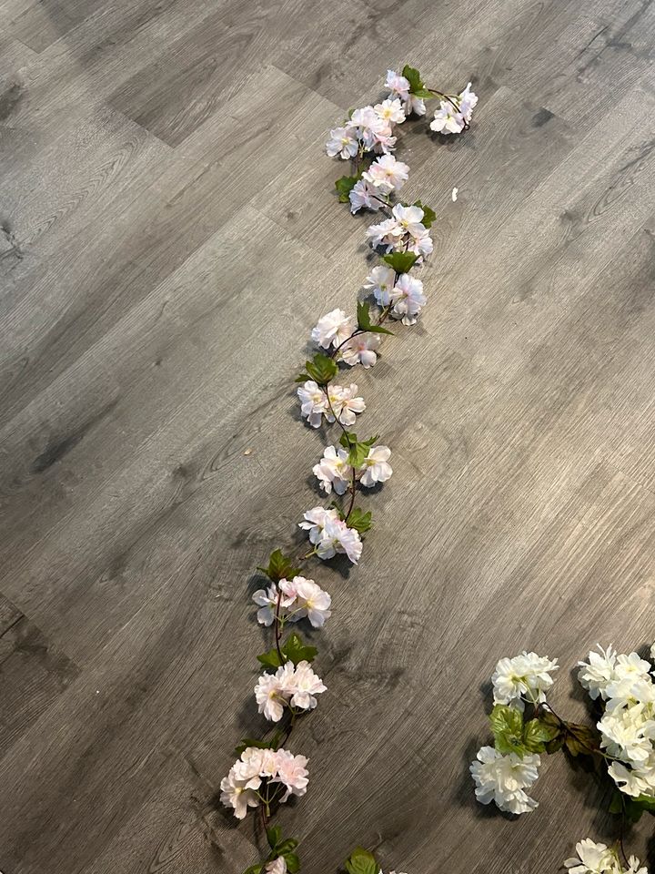 Hochzeitsdeko Trockenblumen Korb Gästekarten Haarreifen in Haselünne