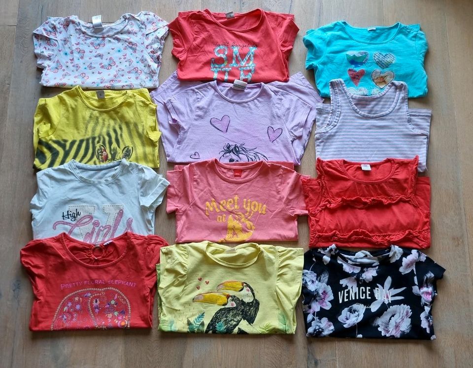 11 T-Shirts + 1 LA-Shirt in Größe 128/134, s.Oliver, Zara, Esprit in Auengrund