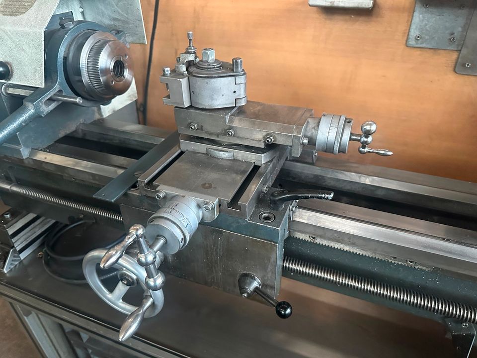 Drehmaschine Wabeco D6000 270 x 600mm MK3 Tischdrehmaschine mit umfangreichem Zubehör in Weißenborn Erzgebirge