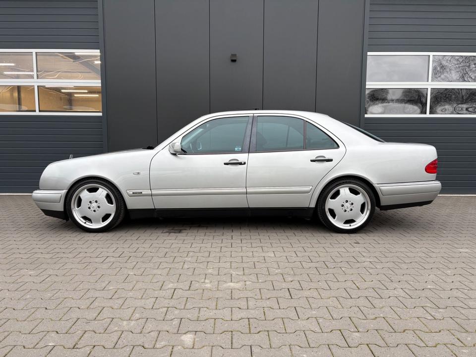 Mercedes-Benz E 220 CDI Avantgarde Automatik 80tkm! 18" AMG in Ahlen