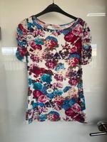 Tshirt mit Blumen Niedersachsen - Hameln Vorschau