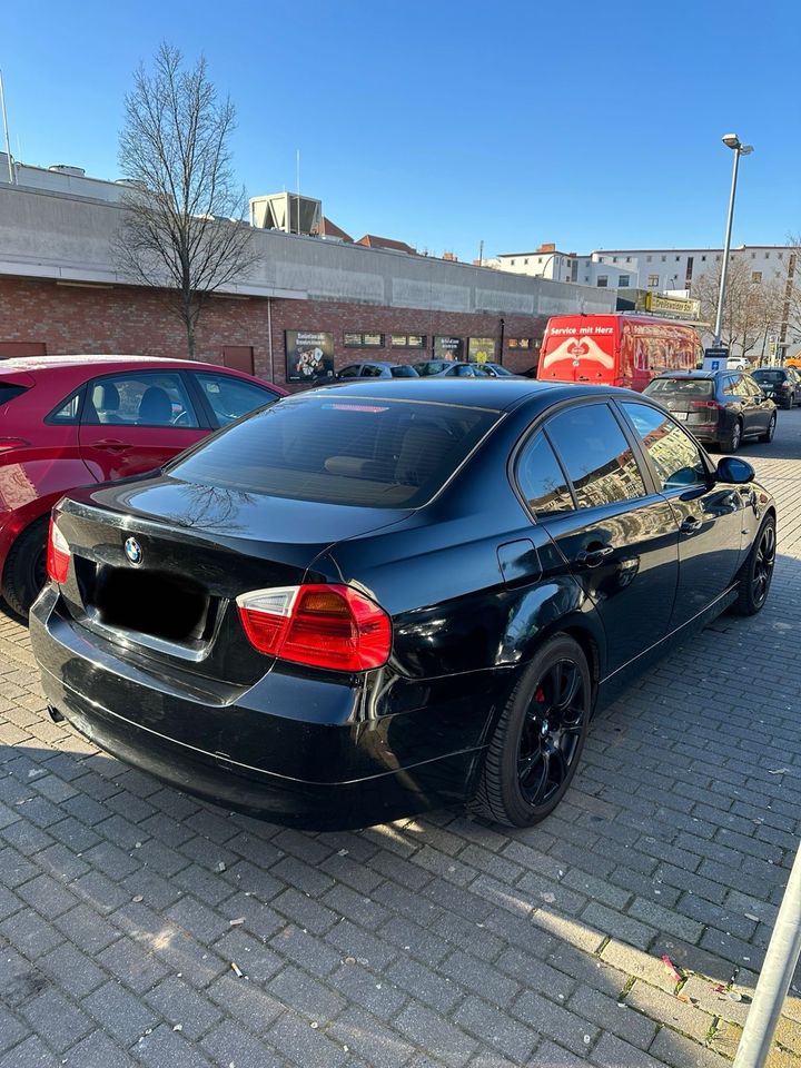 BMW 318İ TÜV 11/2024 in Berlin