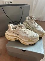 Balenciaga Triple S Sneaker - Größe 37, beige Hessen - Hünfeld Vorschau