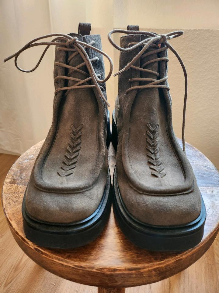 Naguisa Araura Boots Wildleder Schnürschuhe Square Toe Grün in Hamburg