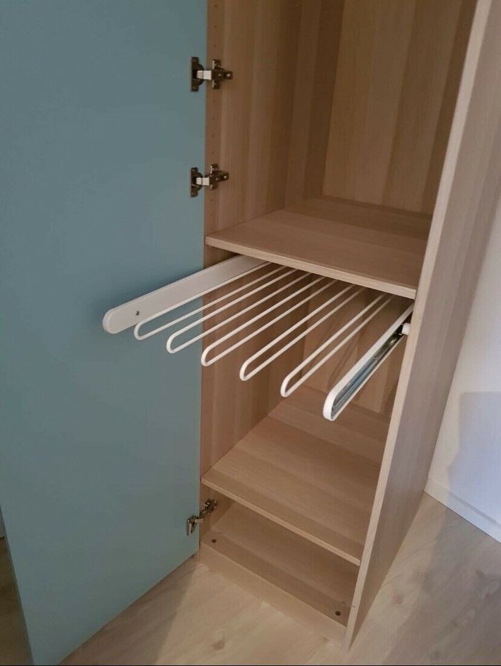 Ikea Kleiderschrank HxTxB: 230x58x59 wie NEU in Frankfurt am Main