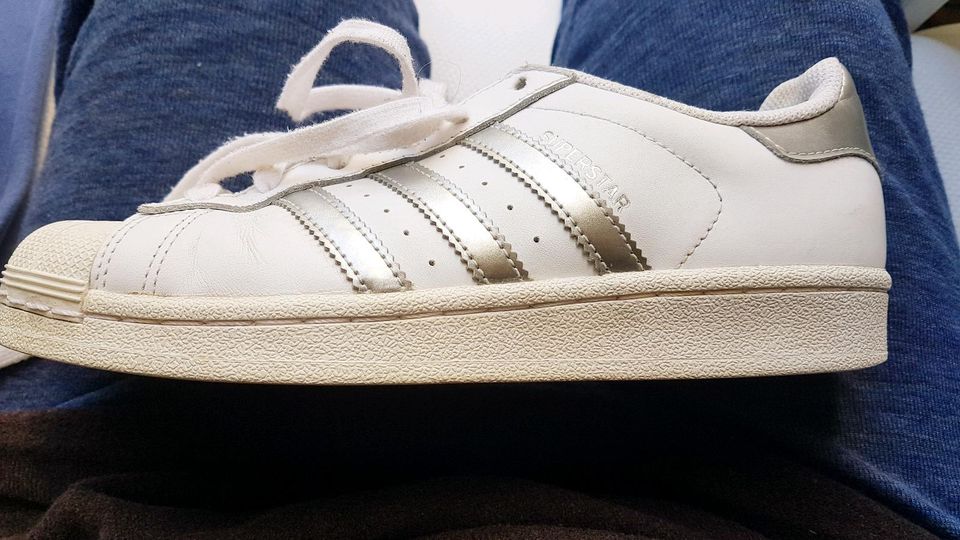 Adidas Superstar Silber Gr. 37.3 in Berlin