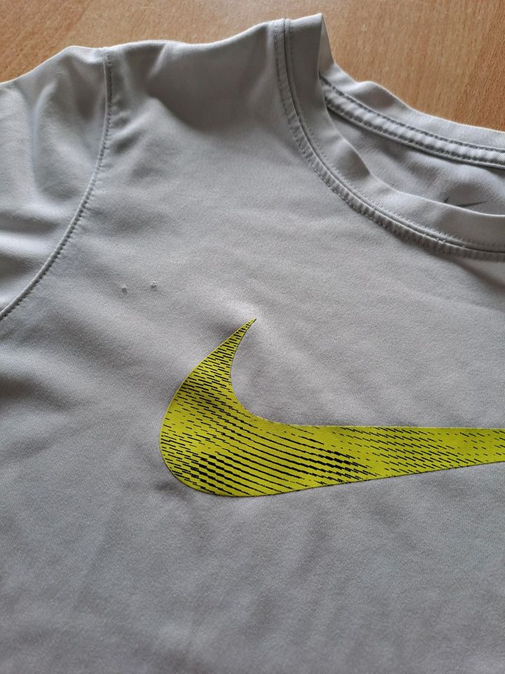 NIKE Sport T-Shirt, Gr.128-137 in Rheinstetten