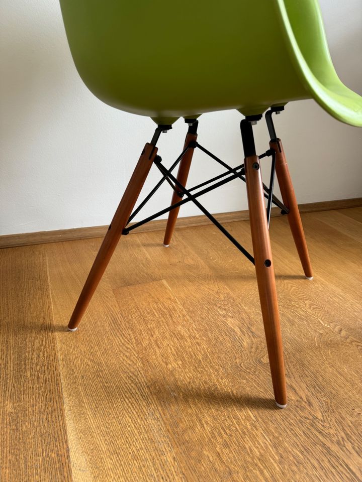 Design Replik Stuhl / Sessel   grün in Essen