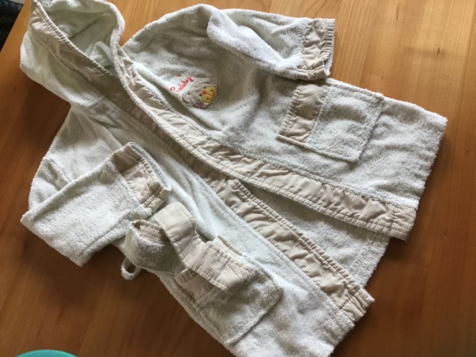 Kuscheliger Bademantel Baumwoll Frottee Gr. ca.92/98 Hellbeige in Wedel