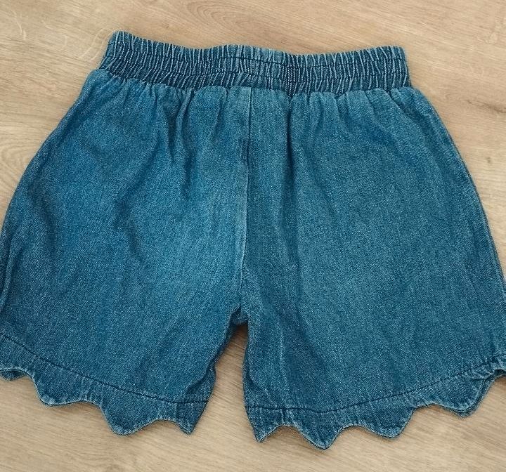 Hübsche Jeans Shorts in Gr.104 in Vöhringen