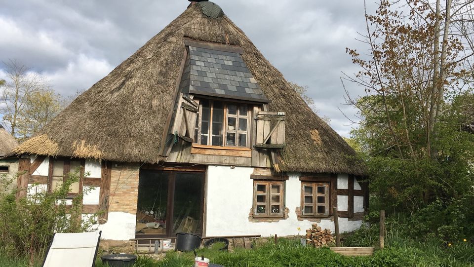 Ältestes Bauernhaus unter Reet im Storchendorf in Bergenhusen