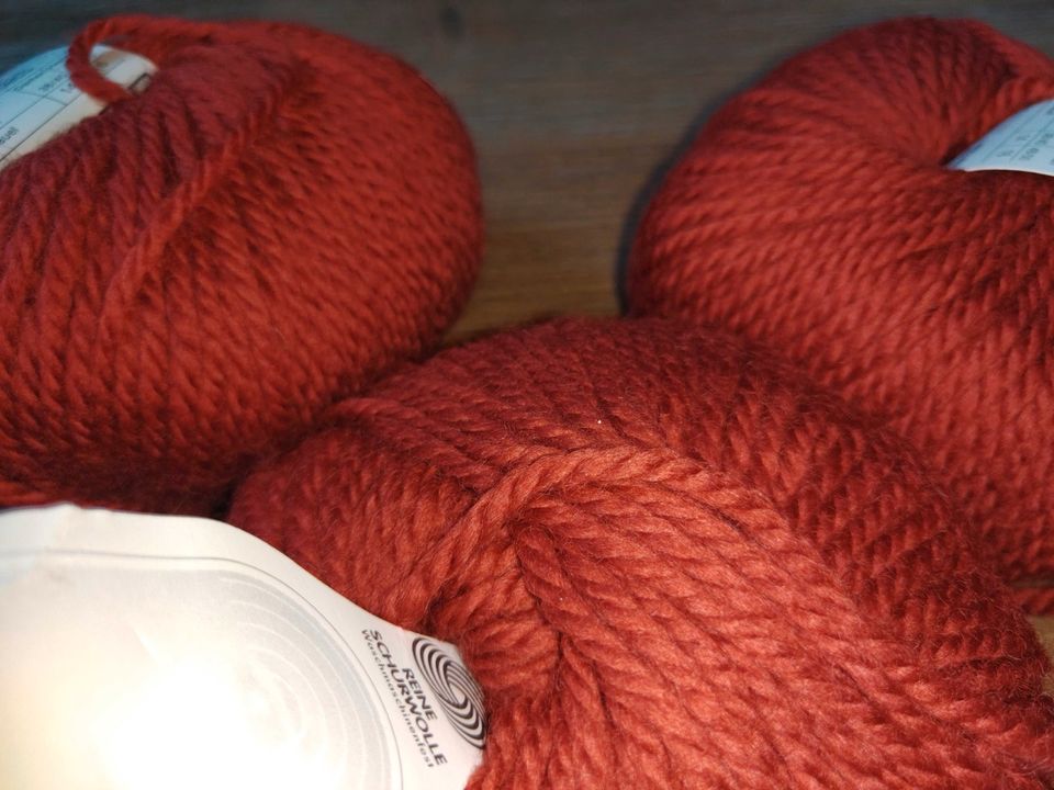 6 Knäul - orange rot - rostfarbende Wolle - 100% reine Schurwolle in Rethemer