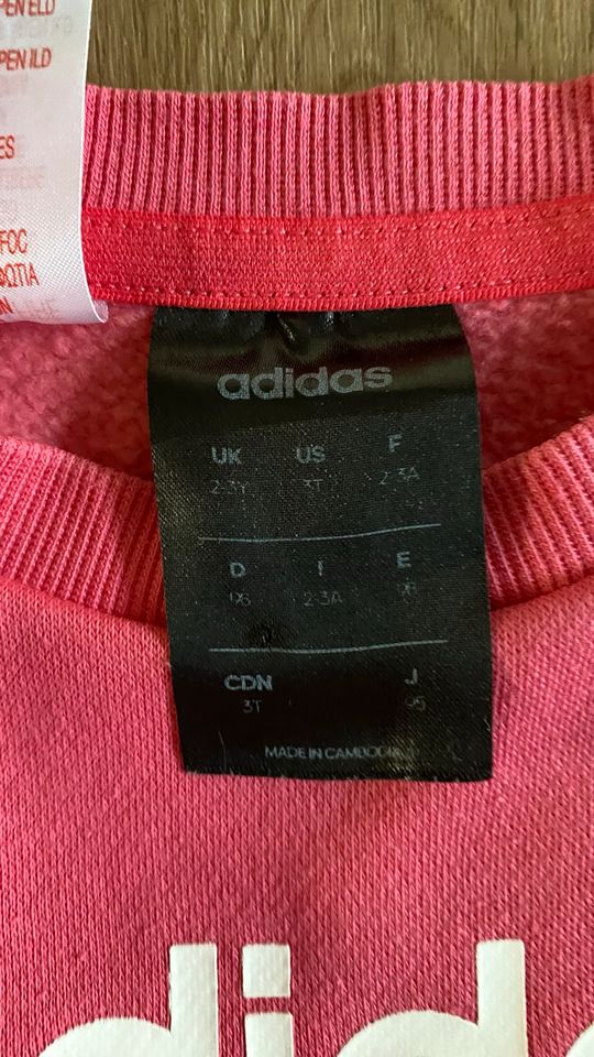 Original Adidas Jogginganzüge in 98 Mädchen in Schüttorf