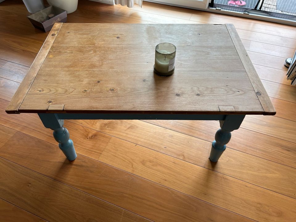 Couchtisch Holztisch Tisch klein alt antik shabby in Vogtareuth
