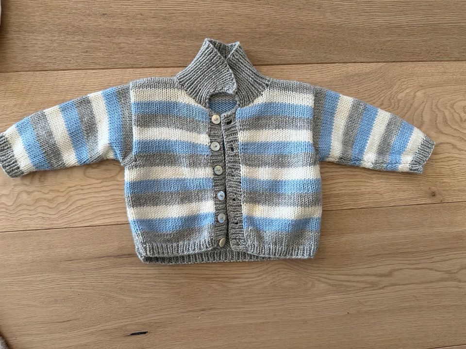 Baby Strickjacke handmade Merinowolle/Baumwolle in München