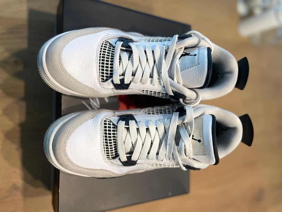Nike Air Jordan 4  GS Größe 39 in Friedrichshafen