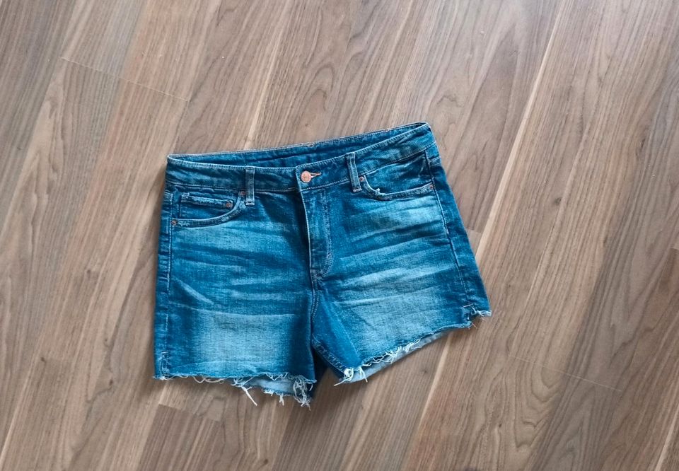 Neuw Jeans Shorts kurze Hose Denim von H&M Gr 38 TOP in Lüneburg