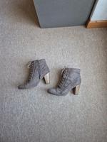 Stiefeletten braun taupe Gr. 40 selten getragen Lübeck - Kücknitz Vorschau
