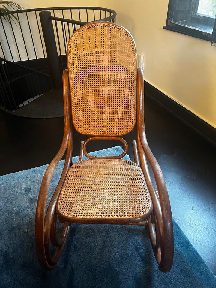 THONET BUGHOLZ SCHAUKELSTUHL MIT FUSSTEIL in Erlangen