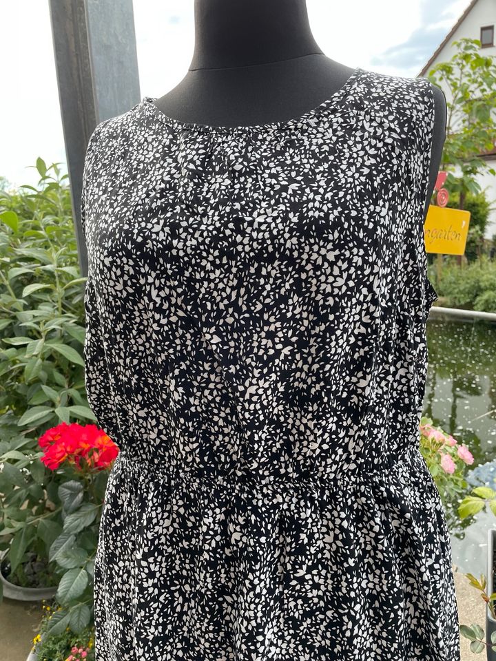 Sommerkleid schwarz weiss gepunktet Gr. 46 plus Size in Uelzen