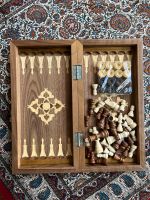 Backgammon und Schachbrett Handgefertigt aus Holz Stuttgart - Stuttgart-Süd Vorschau