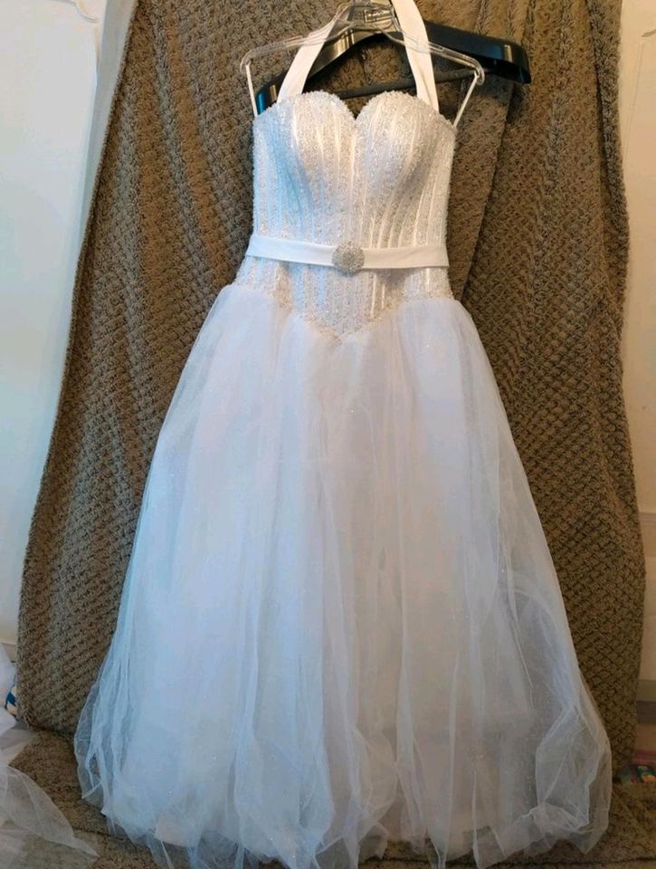 Brautkleid Hochzeitskleid 42/44 schneeweiß in Neuss