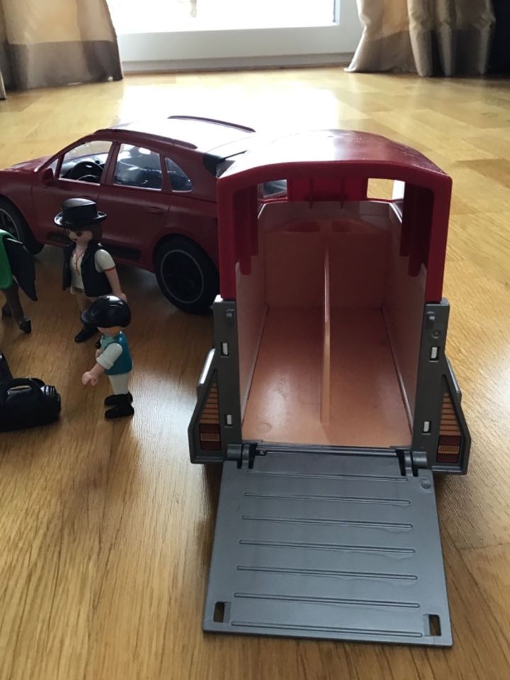 Playmobil Porsche mit Pferdeanhänger in Icking