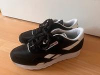 Fast neue Reebok Sneaker 40 Nordrhein-Westfalen - Ratingen Vorschau
