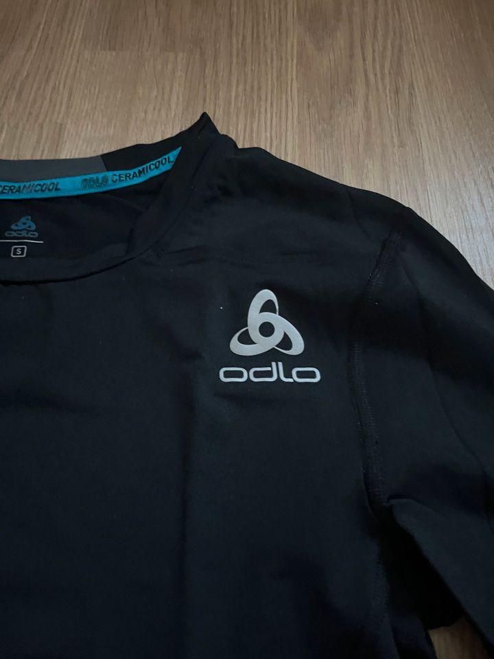 Sport Shirt Odlo Ceramicool Longsleeve Gr. S in München