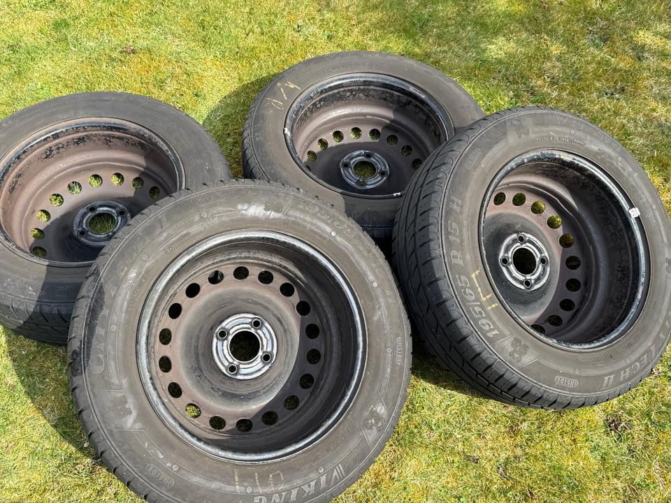 Satz Sommerreifen auf Stahlfelge, 195/65 R15, Renault Megane 2 in Konradsreuth