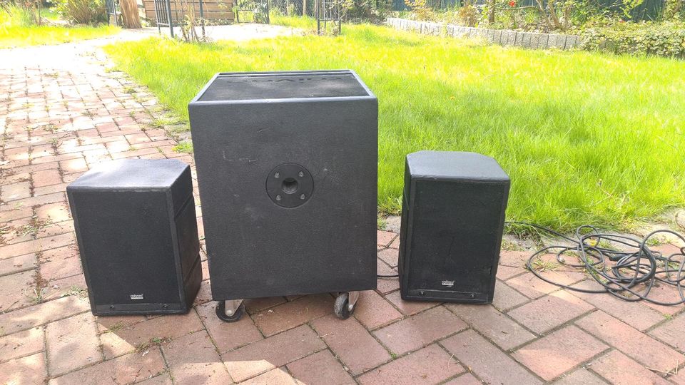 Aktive PA mit Rollen, ideal für mobile DJs in Norderstedt